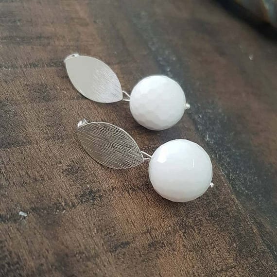 Minimal σκουλαρίκια με λευκό όνυχα 4 | Pyroessa